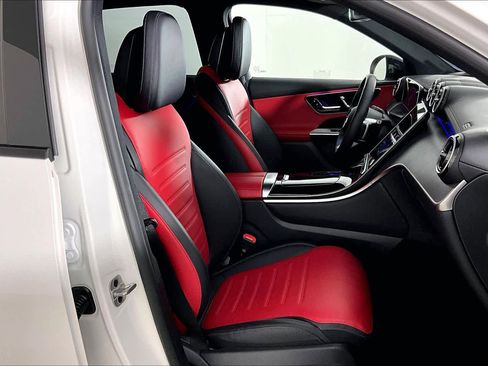 Used 2025 Mercedes-Benz GLC 300 image 8