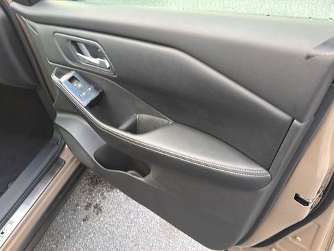 Used 2024 Nissan Rogue SV FWD image 14