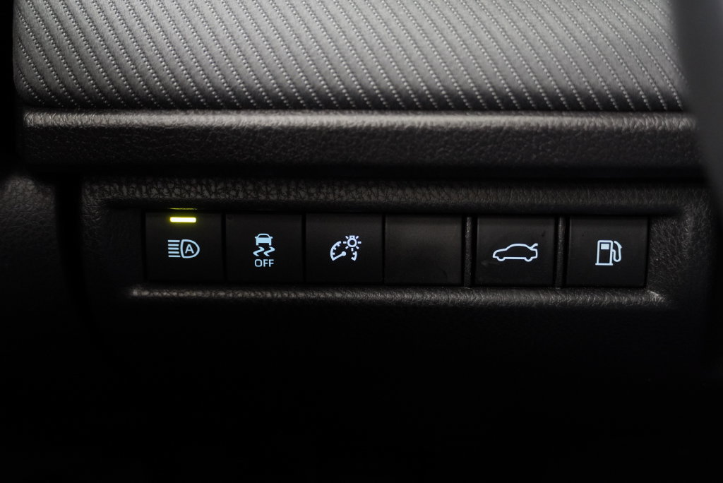 Used 2025 Toyota Camry SE FWD image 37