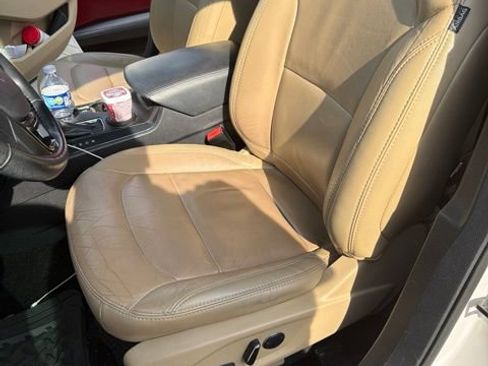 Used 2017 Ford Explorer XLT w/ Equipment Group 202A FWD image 32