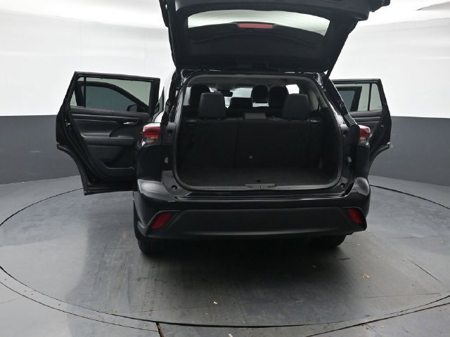 Used 2025 Toyota Highlander XLE AWD/4WD image 50