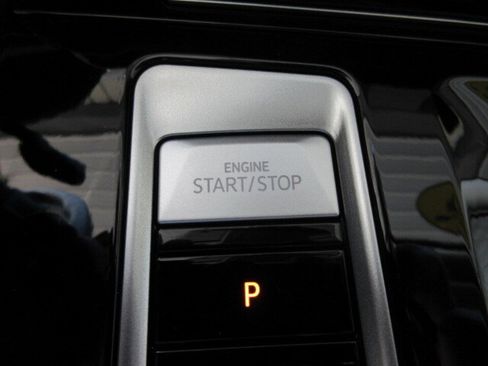 Used 2025 Volkswagen Atlas SE image 30