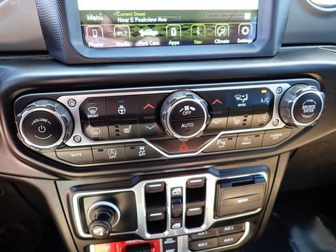 Used 2020 Jeep Gladiator Rubicon w/ Dual Top Group AWD/4WD image 19