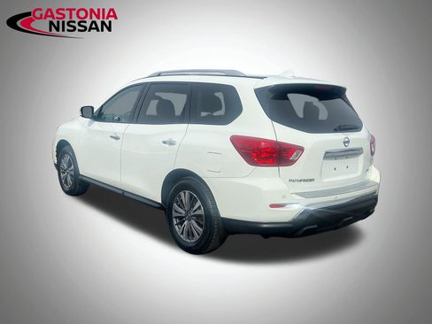 Used 2020 Nissan Pathfinder S image 6