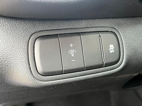 Used 2023 Hyundai Venue Limited image 19