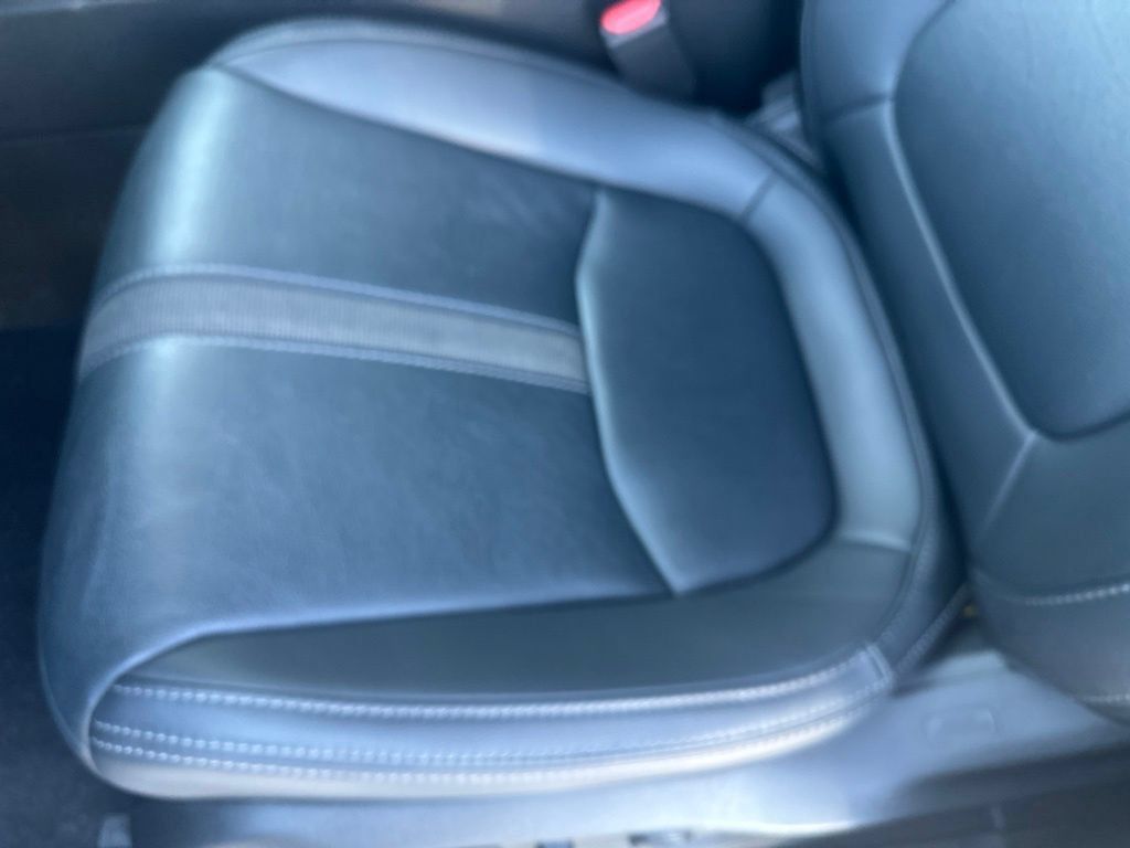 Used 2025 Honda Pilot EX-L image 5