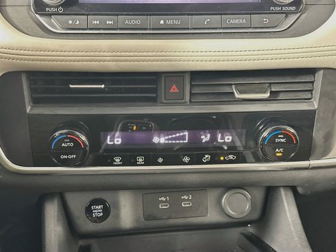 Used 2025 Nissan Rogue SV AWD/4WD image 23