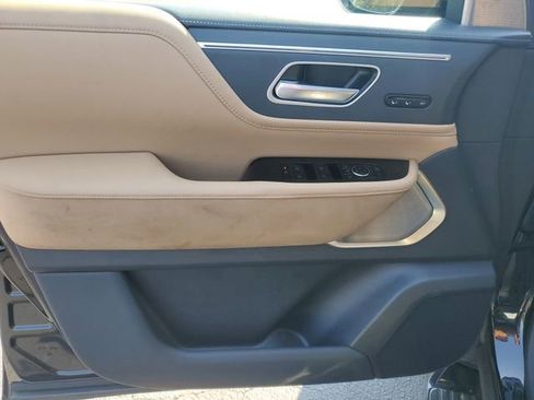 Used 2025 INFINITI QX80 Sensory image 13