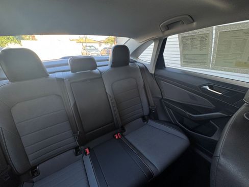 Used 2025 Volkswagen Jetta SE image 36