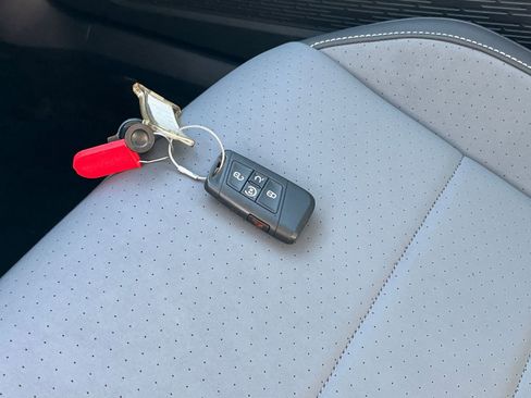 Used 2025 Volkswagen Jetta SE image 22