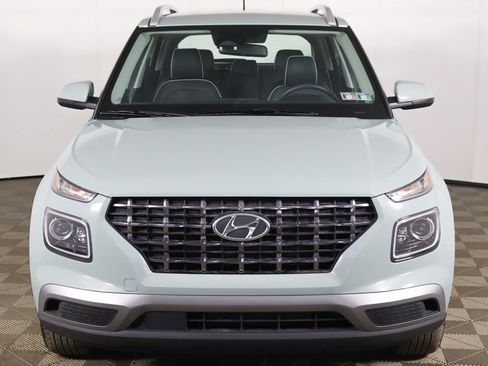 Used 2025 Hyundai Venue Limited FWD image 10