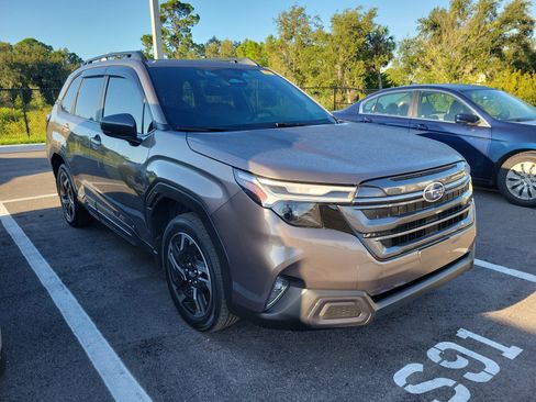 Used 2025 Subaru Forester Limited AWD/4WD image 2
