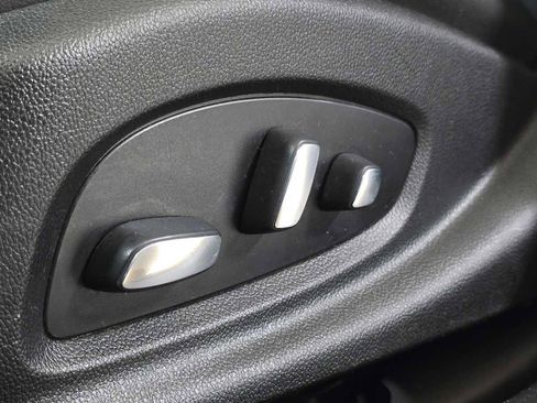 Used 2019 Cadillac XTS Luxury image 25