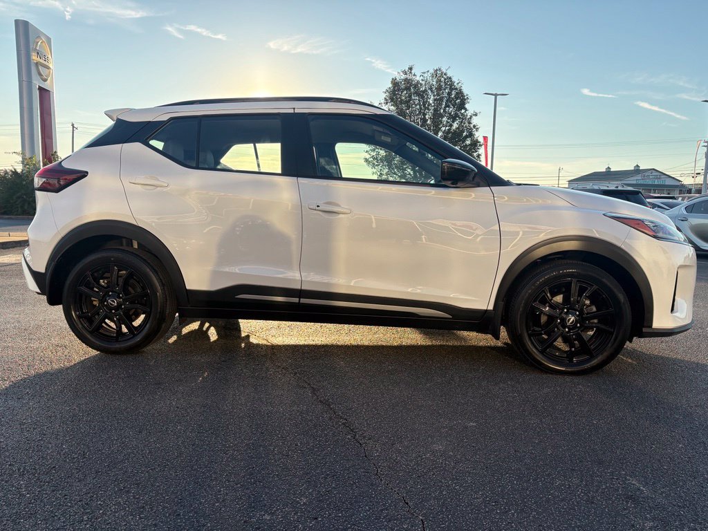 Used 2023 Nissan Kicks SR w/ SR Premium Package FWD image 5