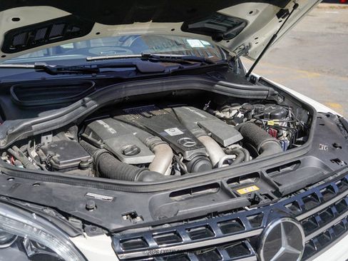 Used 2015 Mercedes-Benz ML 63 AMG 4MATIC image 16