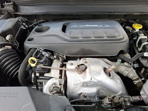 Used 2019 Jeep Cherokee Limited w/ Technology Group image 28