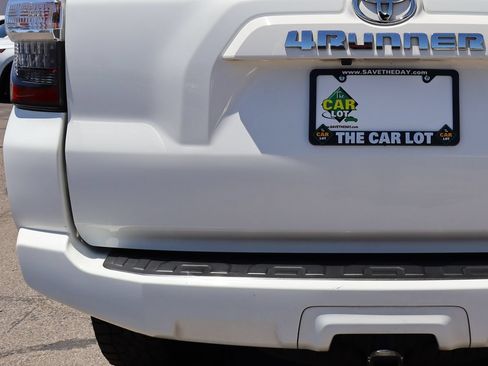 Used 2022 Toyota 4Runner SR5 AWD/4WD image 19