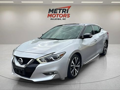 Used 2017 Nissan Maxima Platinum image 2