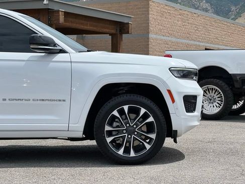 Used 2023 Jeep Grand Cherokee L Overland w/ Luxury Tech Group IV AWD/4WD image 10
