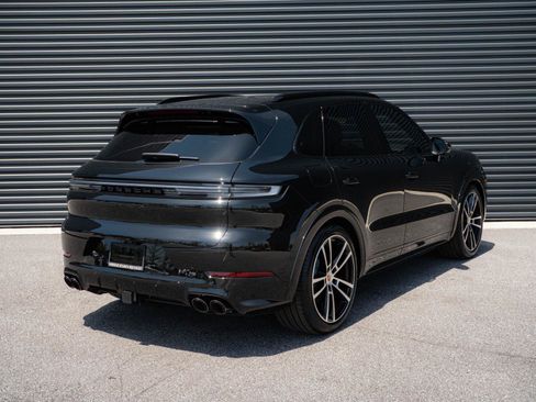 Certified 2026 Porsche Cayenne GTS AWD/4WD image 29