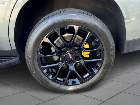 Certified 2023 GMC Yukon Denali image 10