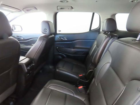Used 2023 GMC Acadia SLT image 18