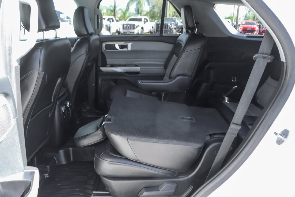 Used 2023 Ford Explorer XLT w/ Equipment Group 202A RWD image 35