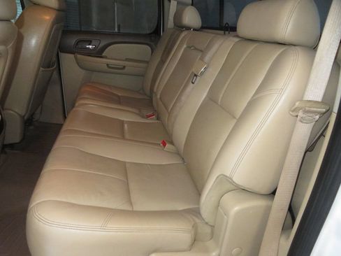 Used 2008 GMC Sierra 2500 SLT w/ EZ-Lift Tailgate Package RWD image 28