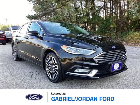 Used 2017 Ford Fusion SE image 1