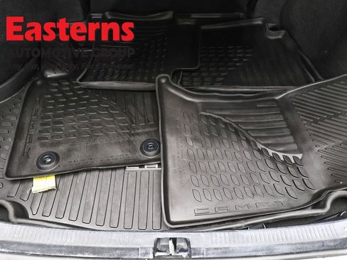 Used 2023 Toyota Camry SE image 9