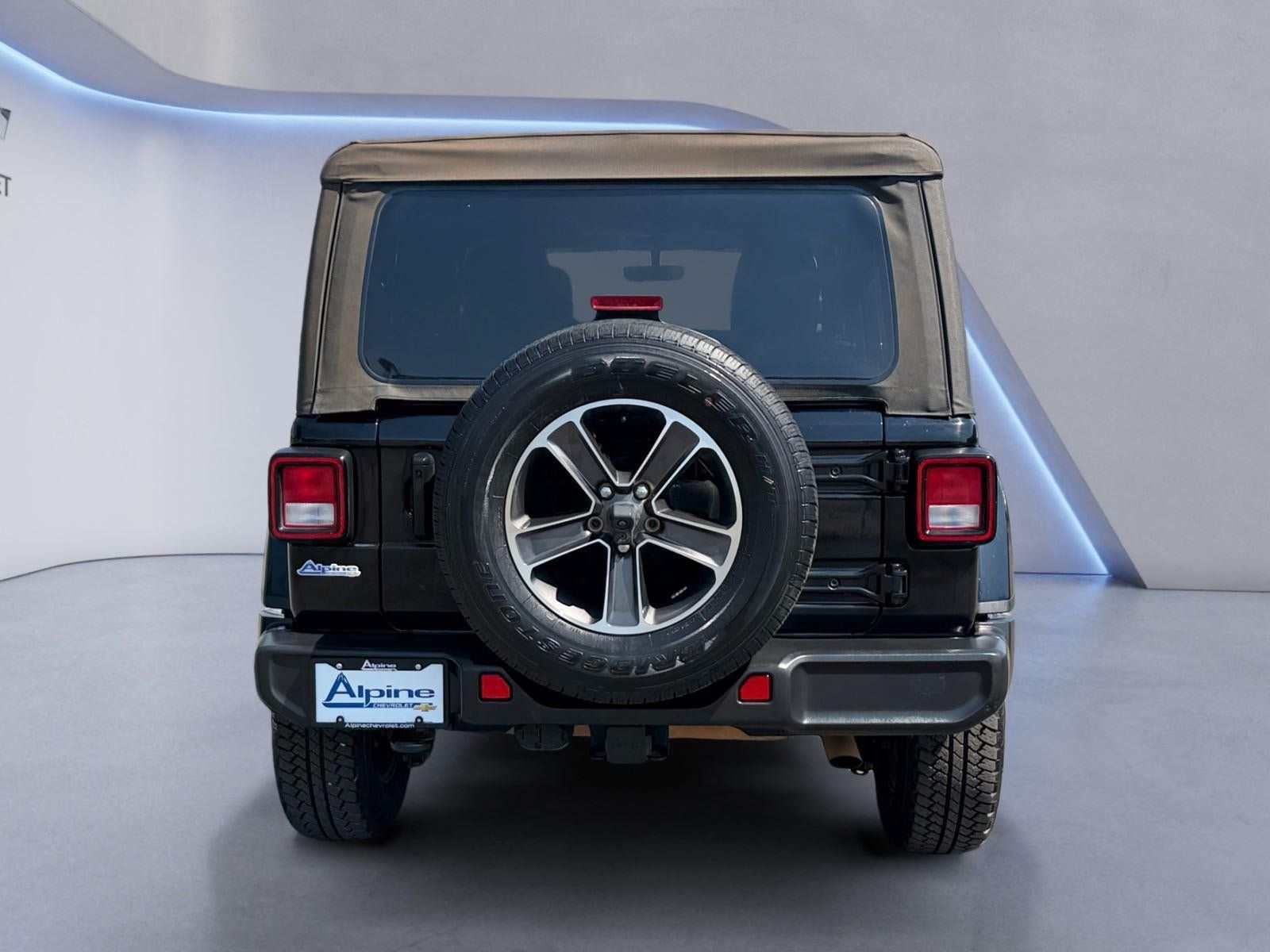 Used 2023 Jeep Wrangler Unlimited Sahara w/ Cold Weather Group AWD/4WD image 4