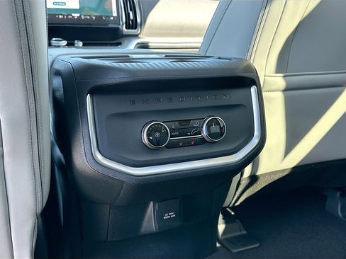 New 2025 Ford Expedition Max Platinum w/ Driver's Package image 18