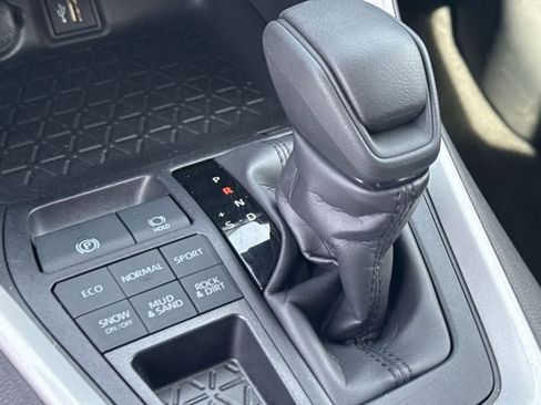 Used 2025 Toyota RAV4 XLE AWD/4WD image 25