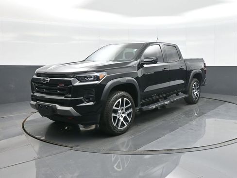 Used 2023 Chevrolet Colorado Z71 w/ Z71 Convenience Package 2 AWD/4WD image 3