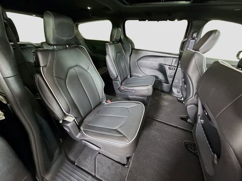 New 2026 Chrysler Pacifica Limited w/ S Appearance Package image 29