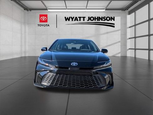 Used 2025 Toyota Camry SE FWD image 5
