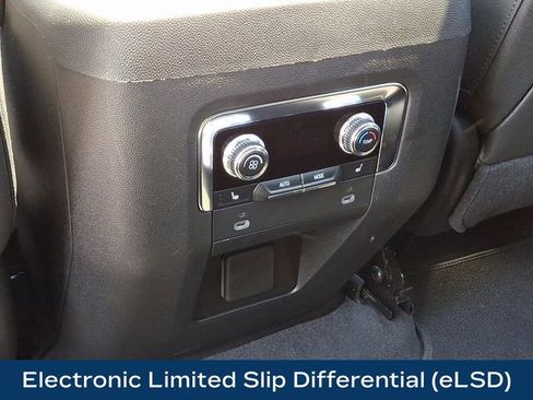 Used 2024 GMC Yukon XL AT4 w/ AT4 Premium Plus Package AWD/4WD image 19