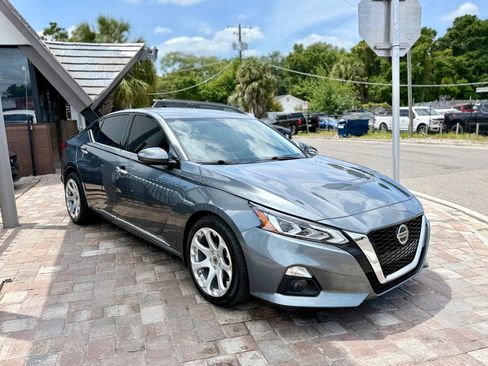 Used 2019 Nissan Altima 2.5 Platinum FWD image 3