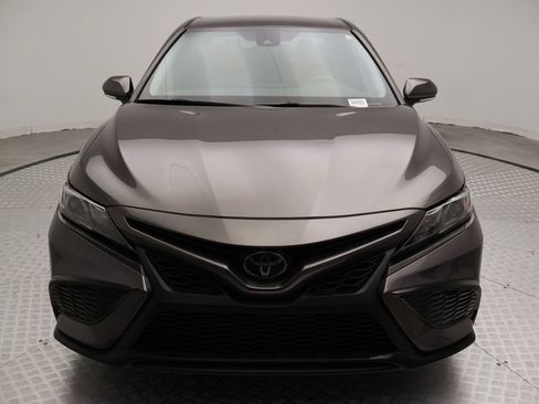 Used 2022 Toyota Camry SE FWD image 5