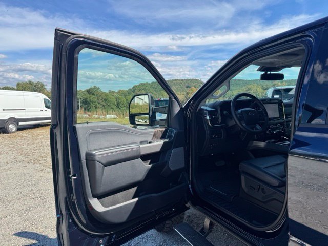 Used 2025 Ford F250 Lariat w/ Lariat Ultimate Package AWD/4WD image 11