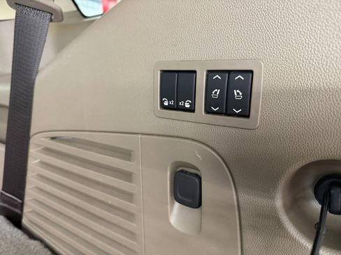 Used 2018 GMC Yukon SLT w/ Open Road Package AWD/4WD image 32