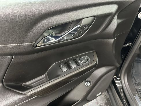 Used 2023 GMC Acadia SLT image 11