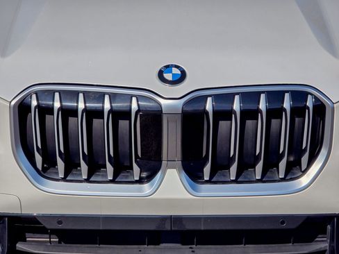 Used 2025 BMW X1 xDrive28i image 9