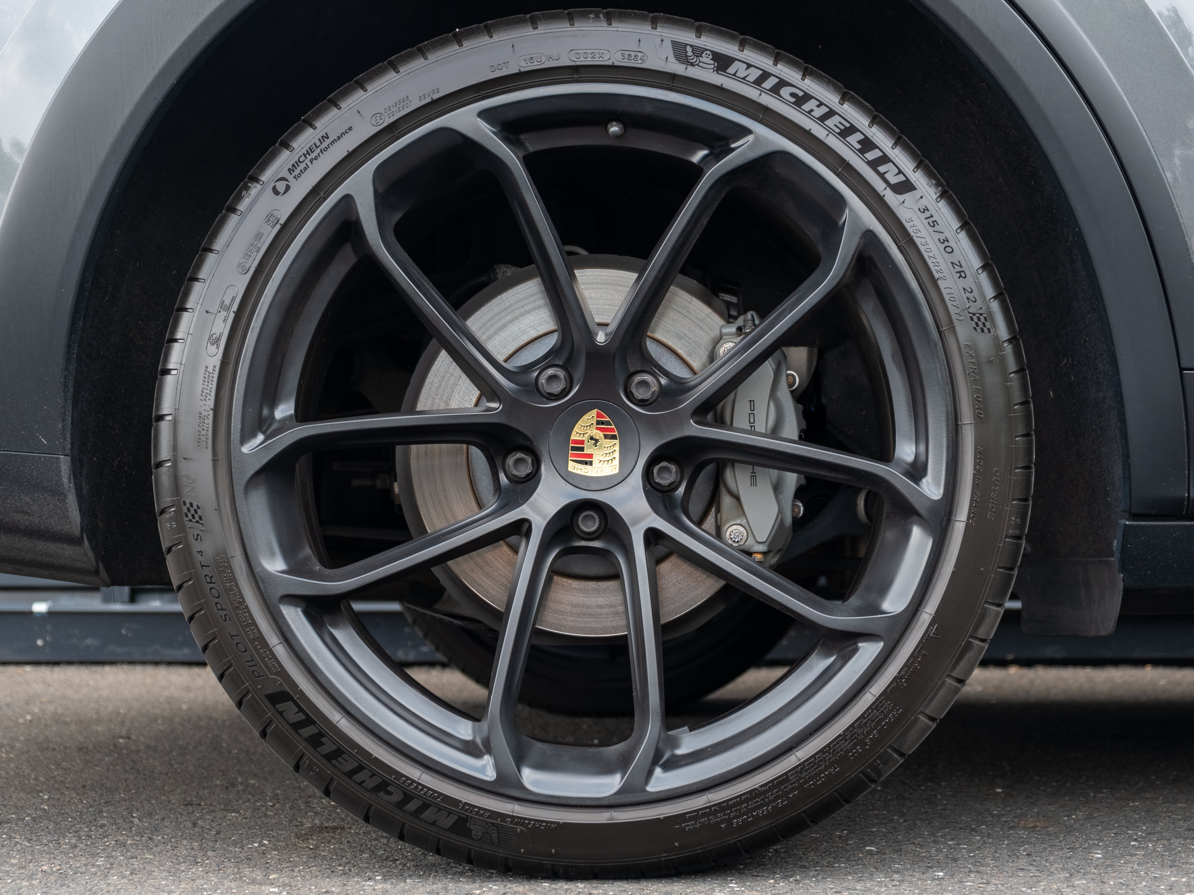 Certified 2022 Porsche Cayenne S AWD/4WD image 14