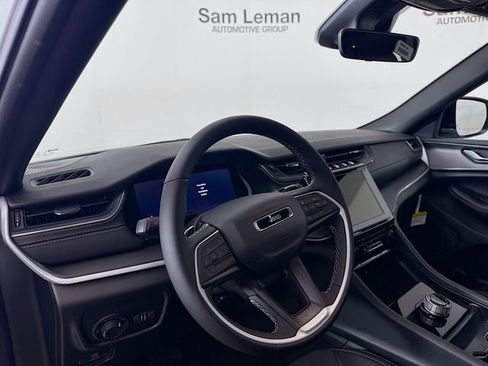 New 2025 Jeep Grand Cherokee Laredo image 9