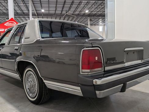 Used 1988 Ford LTD Crown Victoria RWD image 9
