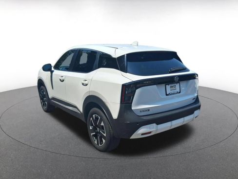 Used 2025 Nissan Kicks SV AWD/4WD image 12