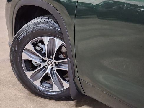 Used 2023 Toyota Highlander XLE FWD image 23