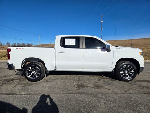 Used 2022 Chevrolet Silverado 1500 LT image 2