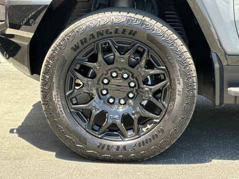 New 2026 GMC Hummer EV 4x4 Crew Cab image 24